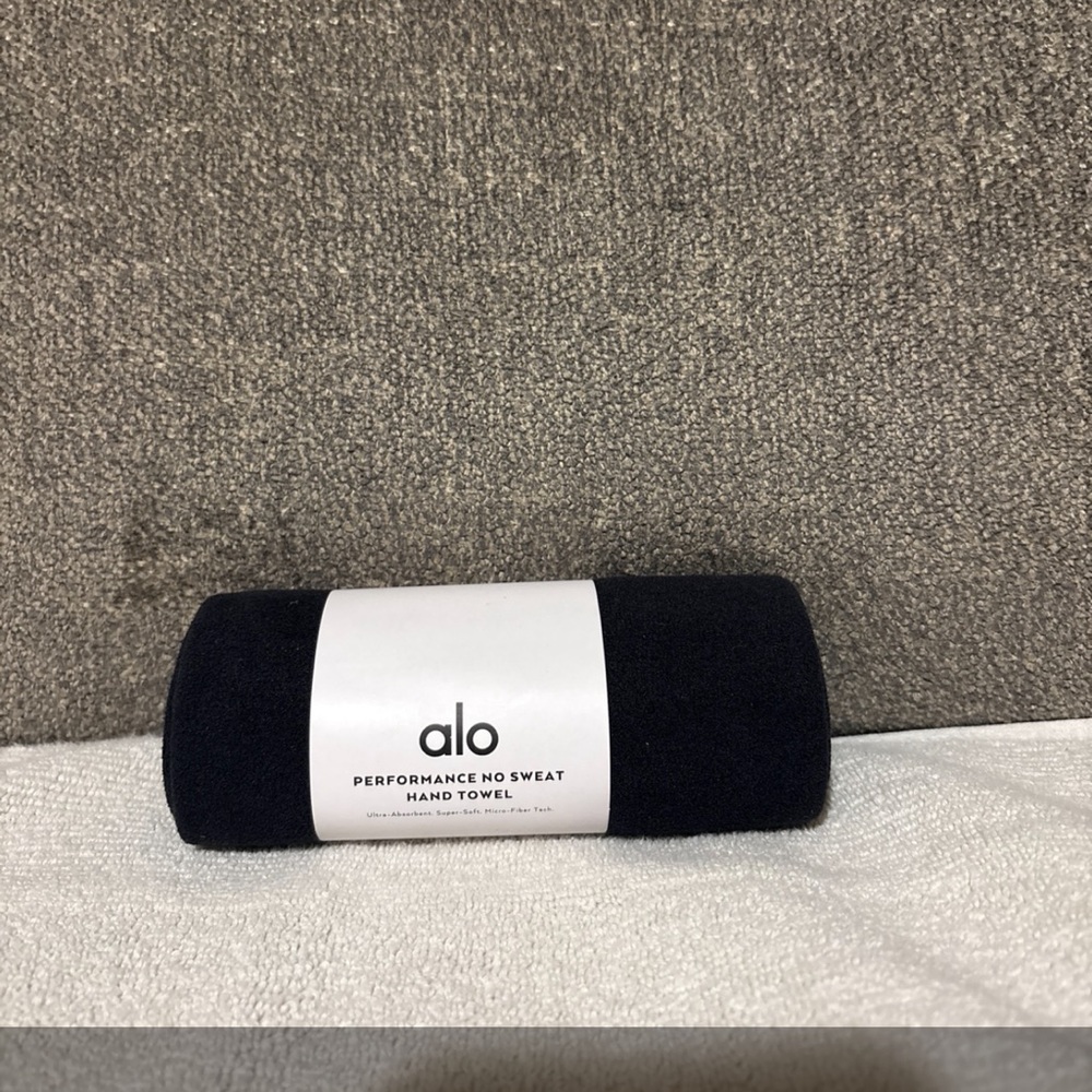 Alo Performance No Sweat Hand Towel - Black
